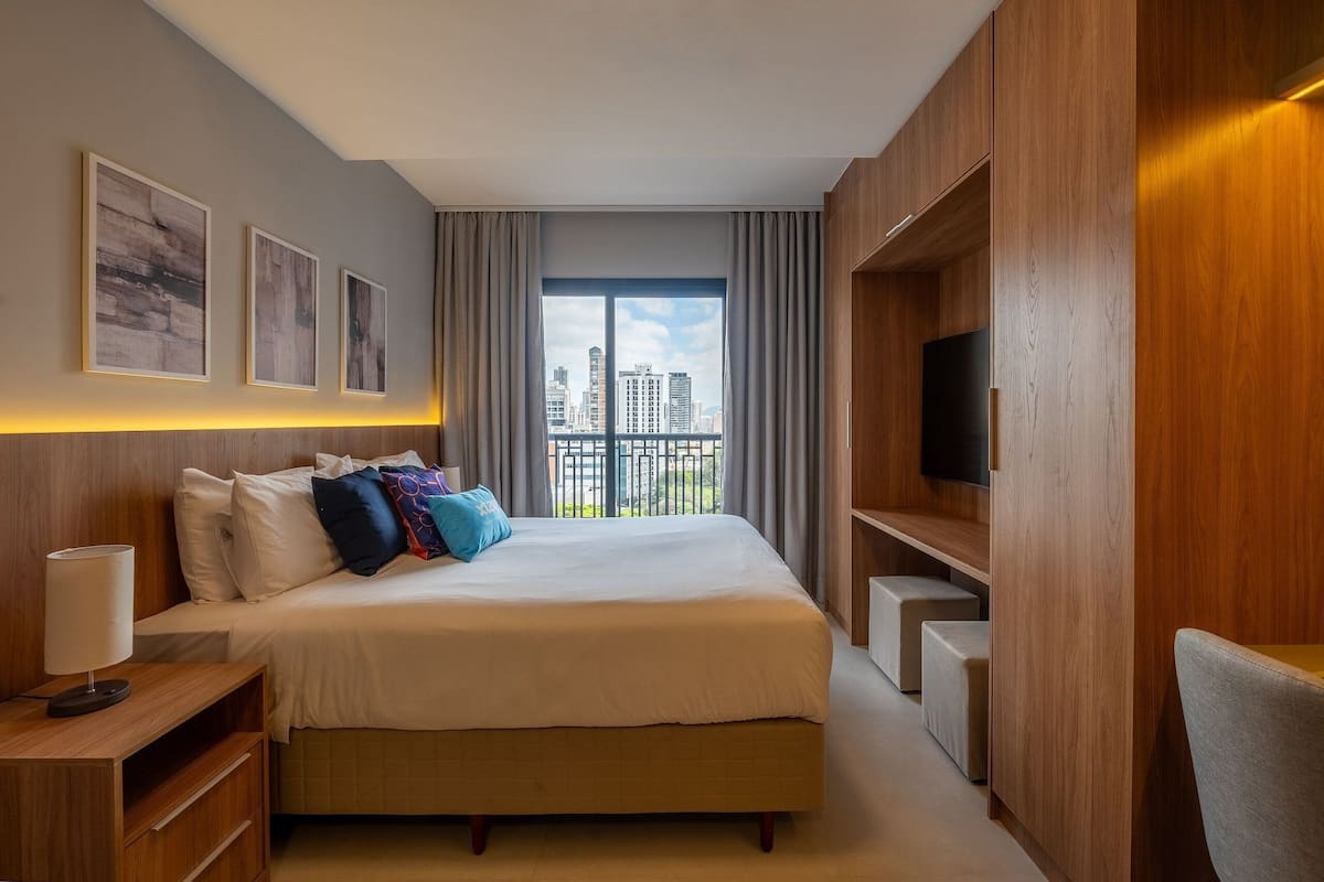 Laptop workspace, free WiFi