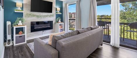 Condo, 1 King Bed with Sofa bed, Balcony, Golf View (Serene on Seventeen) | Living area