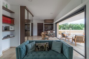 Suite Alpilles | In-room safe, free WiFi - Domaine des Eucalyptus (Chateaurenard)