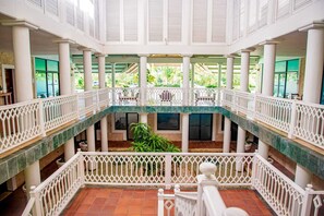 Kawasan tempat duduk lobi