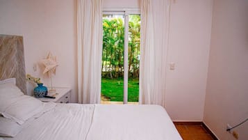 Apartamento família, piscina particular, vista para o jardim | Wi-Fi de cortesia