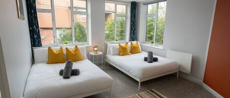 3 slaapkamers, een strijkplank/strijkijzer, wifi, beddengoed