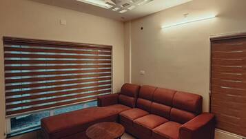 Luxury Apartment, 3 Bedrooms, Balcony, Mountain View | Living area