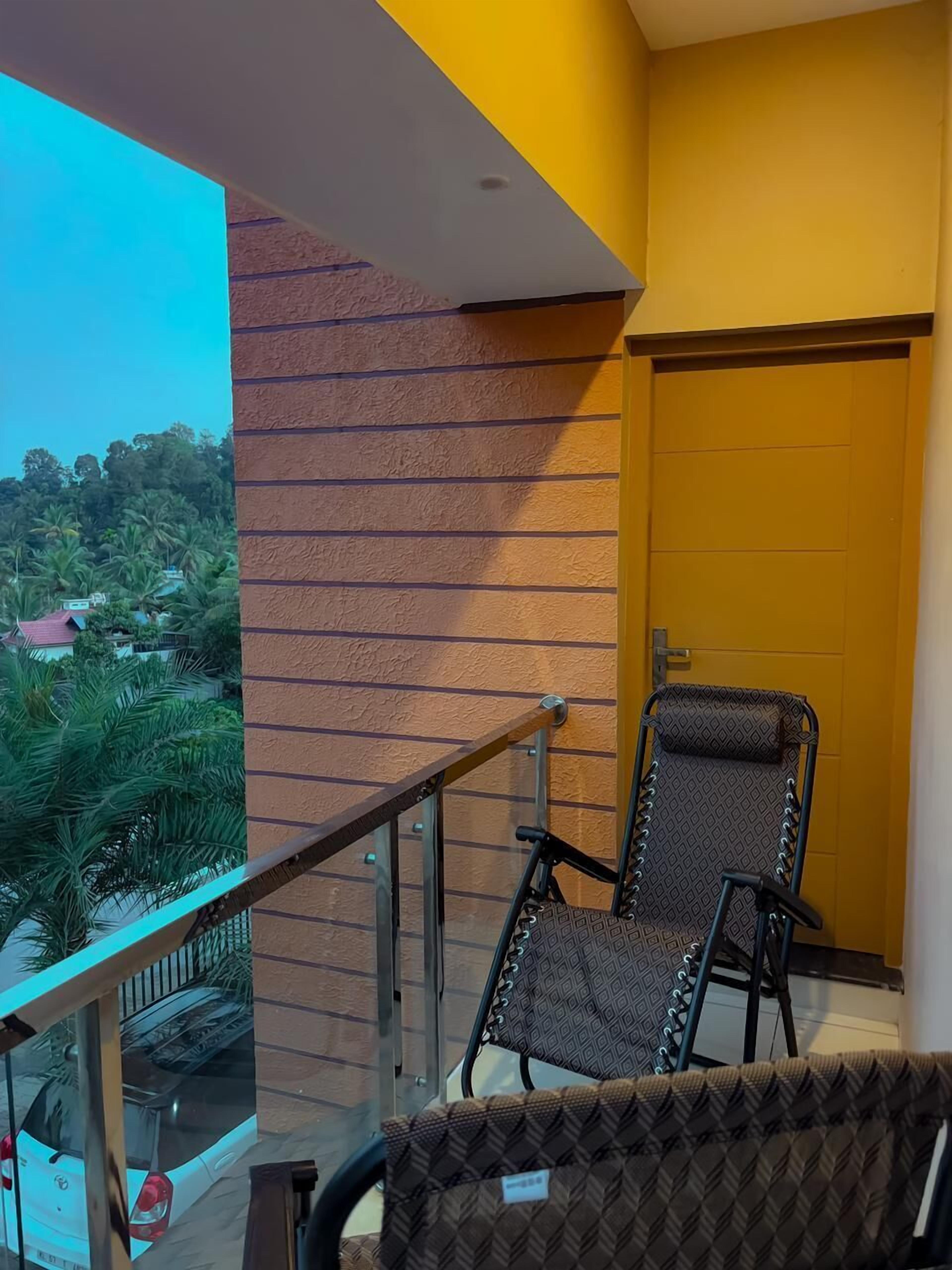 Habitación estándar con 1 cama doble o 2 individuales, balcón, vistas a la montaña | Balcón