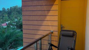 Habitació doble o amb dos llits individuals estàndard, balcó, vistes a la muntanya | Balcó