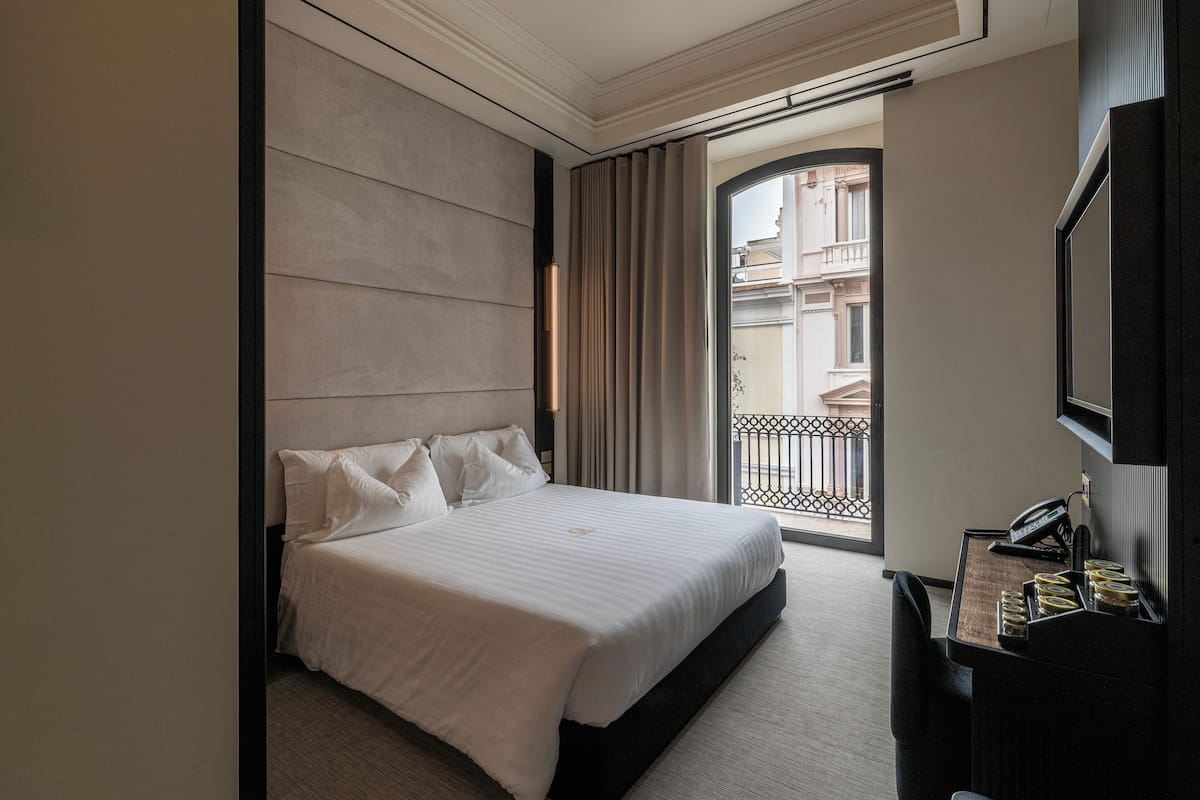 Frette Italian sheets, premium bedding, down comforters