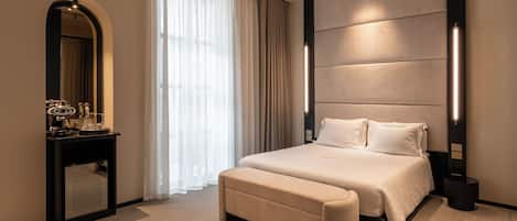 Luxury Suite, Balcony | Frette Italian sheets, premium bedding, down comforters