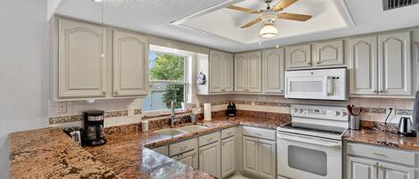 Refrigerador, microondas, horno, lavavajillas