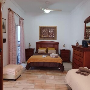 3 bedrooms, iron/ironing board, free WiFi, bed sheets - Casa Con Alma - Cordoba - Spacious vacation home. (Córdoba)