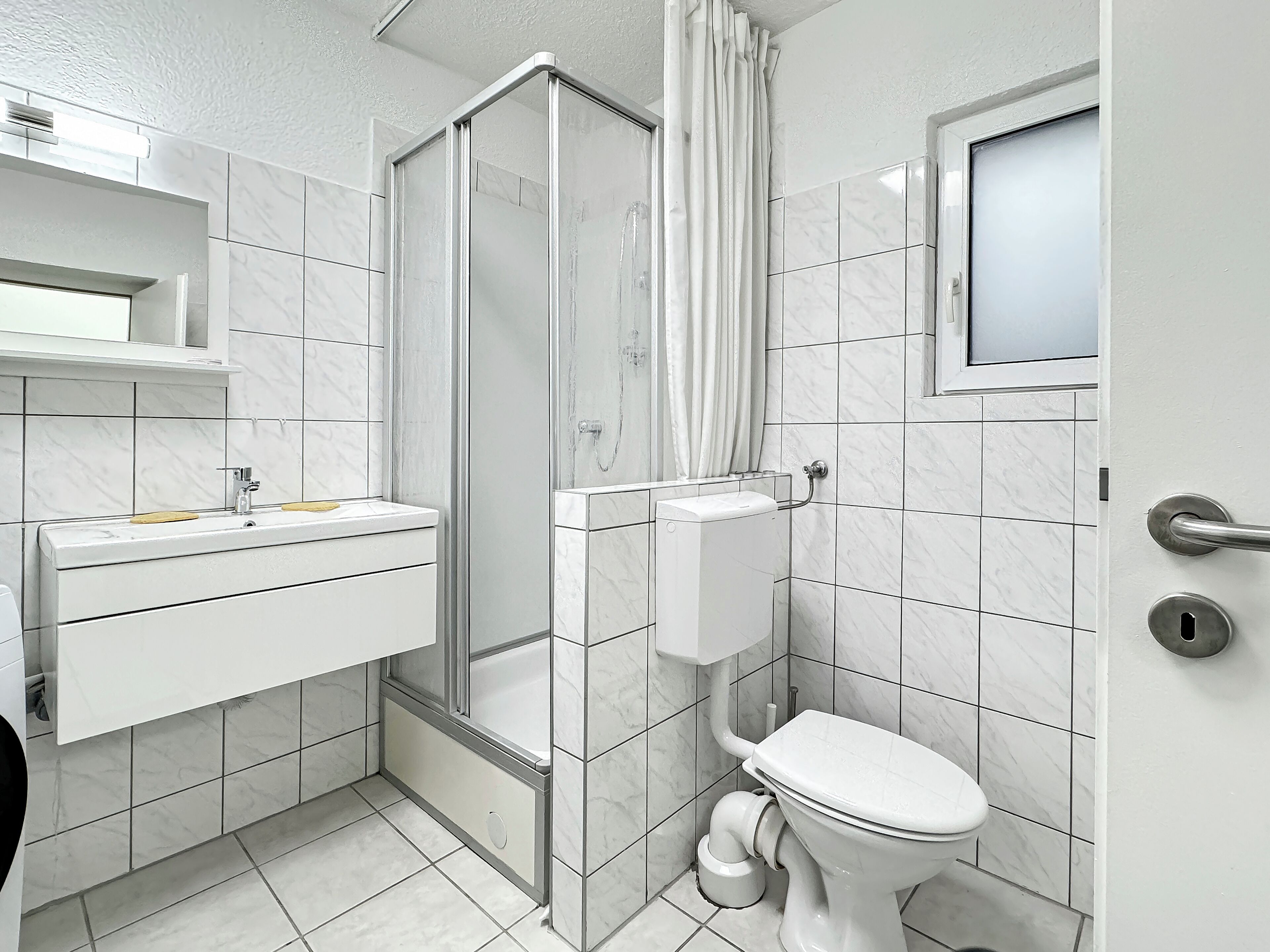 Hårtørrer, bidet, håndklæder, Sæbe