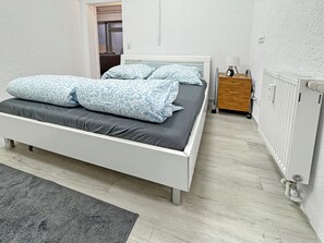 Bügeleisen/Bügelbrett, WLAN, Bettwäsche