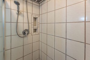 Hair dryer, towels - Oceanfront 1BR in Kihei w/ lanai and pool access (Kihei)