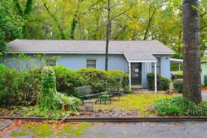 Exterior - Charming 2 bedroom house in downtown Lexington (Lexington)