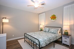 2 bedrooms, iron/ironing board, WiFi, bed sheets - Charming 2 bedroom house in downtown Lexington (Lexington)