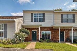Exterior - Cozy Townhouse in Lexington (Lexington)