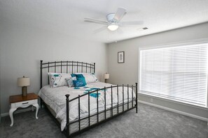 2 slaapkamers, een strijkplank/strijkijzer, beddengoed