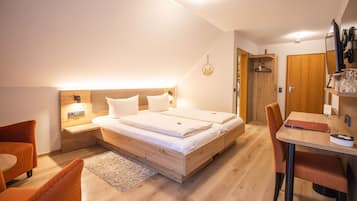 Doppelzimmer, Balkon, Gartenblick | Zimmersafe, Verdunkelungsvorhänge, kostenloses WLAN