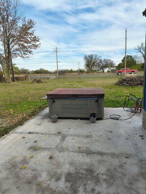Tina de hidromasaje al aire libre