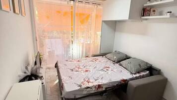 1 chambre, fer et planche à repasser, Wi-Fi, draps fournis