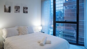 2 bedrooms, free WiFi - Home in the Sky 2BR,2BA with City Views,Pool & Gym (Melbourne)