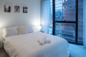 2 bedrooms, free WiFi, wheelchair access - Home in the Sky 2BR,2BA with City Views,Pool & Gym (Melbourne)