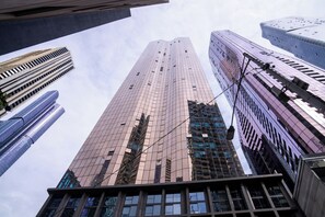 Exterior - Home in the Sky 2BR,2BA with City Views,Pool & Gym (Melbourne)