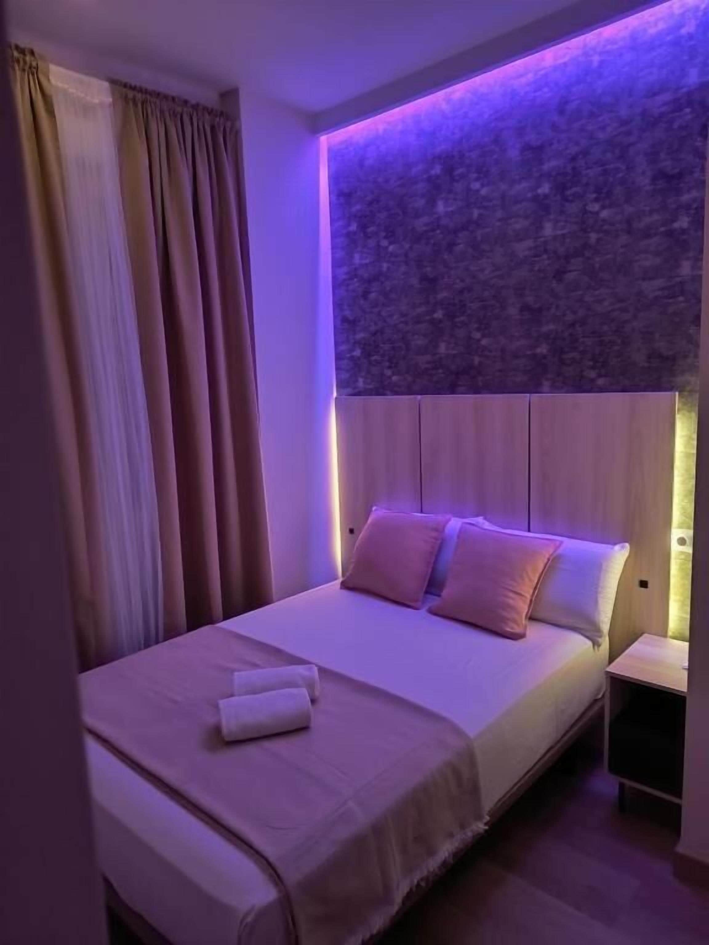 Cortinas blackout y sistema de insonorización 