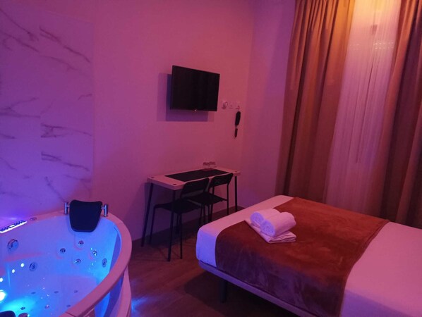 Habitación doble superior | Cortinas blackout, insonorización y tabla de planchar con plancha 