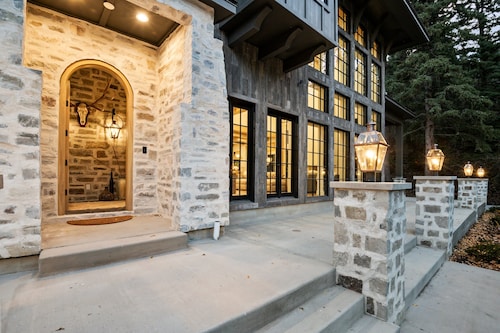 Pont de Rêves: Luxe Sundance Riverfront Chateau