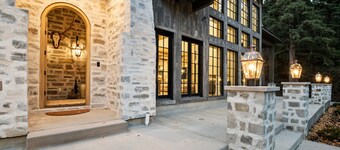 Pont de Rêves: Luxe Sundance Riverfront Chateau