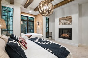 5 bedrooms, desk, iron/ironing board, free WiFi