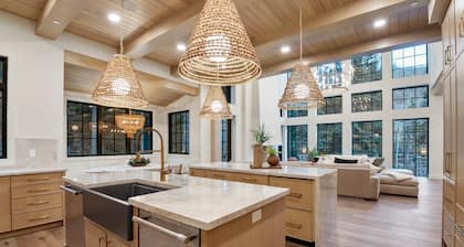 Pont de Rêves: Luxe Sundance Riverfront Chateau