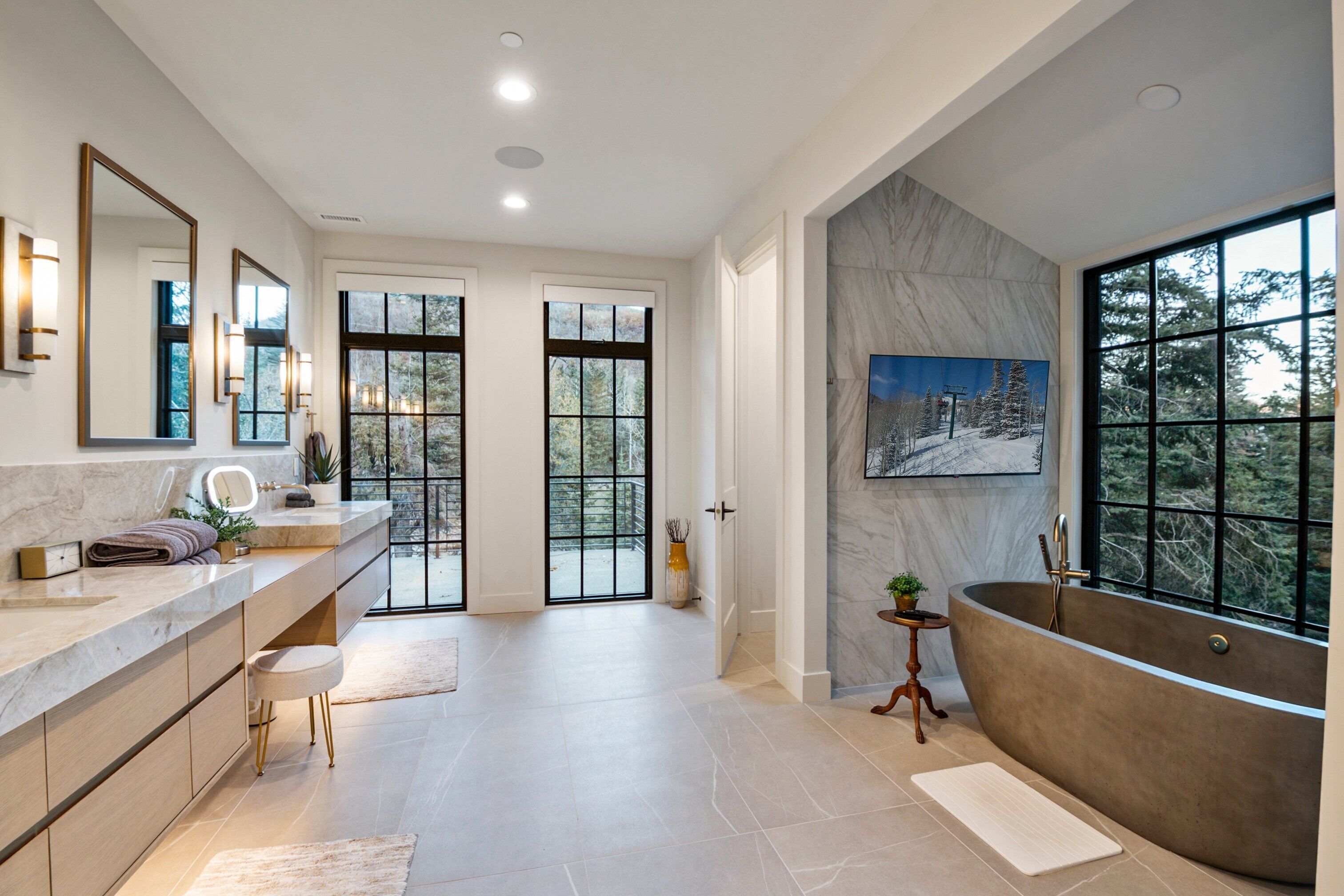 Douche, sèche-cheveux, bidet, serviettes fournies