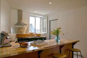 Fridge, microwave, oven, dishwasher - Bel Étage Cancalais by Archipel Evasion (Cancale)