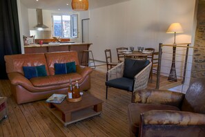 Living area - Bel Étage Cancalais by Archipel Evasion (Cancale)