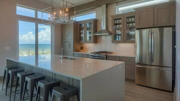 Ferienhaus, Meerblick | Eigene Küche | Großer Kühlschrank, Mikrowelle, Ofen, Herdplatte