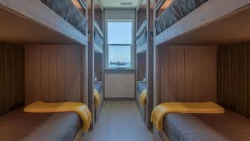 Ferienhaus, Meerblick | Schreibtisch, laptopgeeigneter Arbeitsplatz, Bügeleisen/Bügelbrett