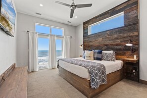 Rumah, pemandangan samudra | Meja kerja, ruang kerja ramah laptop, dan setrika/meja setrika