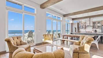 Rumah, pemandangan samudra | Area keluarga | Smart TV 75-inci dengan saluran TV digital, Netflix, dan Hulu