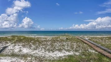Am Strand, weißer Sandstrand