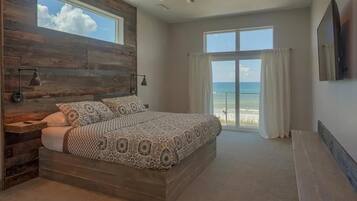 Desk, laptop workspace, iron/ironing board, free WiFi