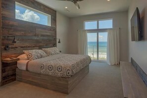 Desk, laptop workspace, iron/ironing board, free WiFi