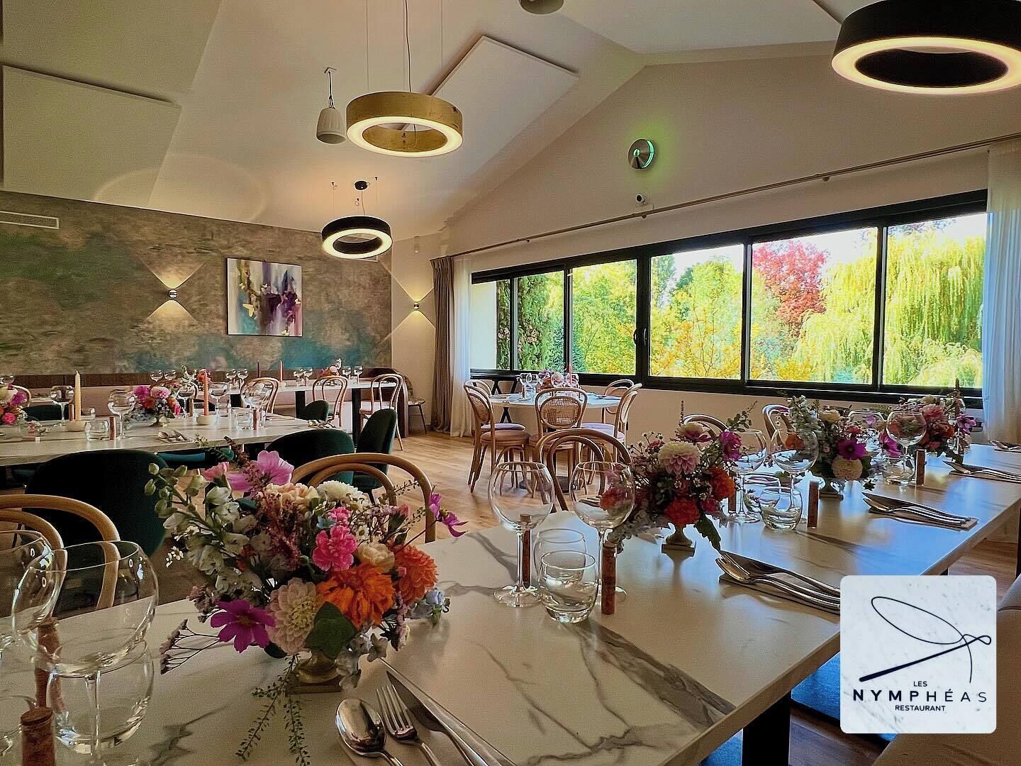 Déjeuner et dîner servis sur place, vue sur le jardin 