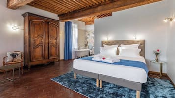 Quarto casal luxo, vista para o jardim | Cortinas blackout, Wi-Fi de cortesia