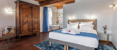 Deluxe tweepersoonskamer, uitzicht op tuin | Verduisterende gordijnen, gratis wifi