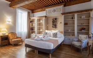 Habitación doble Deluxe, vista al jardín | Cortinas blackout y wifi gratis 