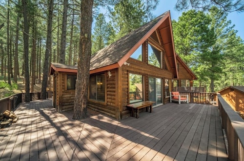 Serene 3 Bedroom Log Cabin in the Ponderosa Pines of Flagstaff