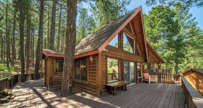 Serene 3 Bedroom Log Cabin in the Ponderosa Pines of Flagstaff