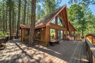 Serene 3 Bedroom Log Cabin in the Ponderosa Pines of Flagstaff