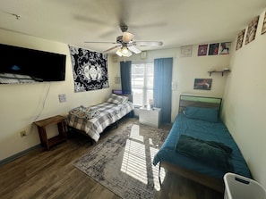 2 bedrooms, desk, free WiFi, bed sheets